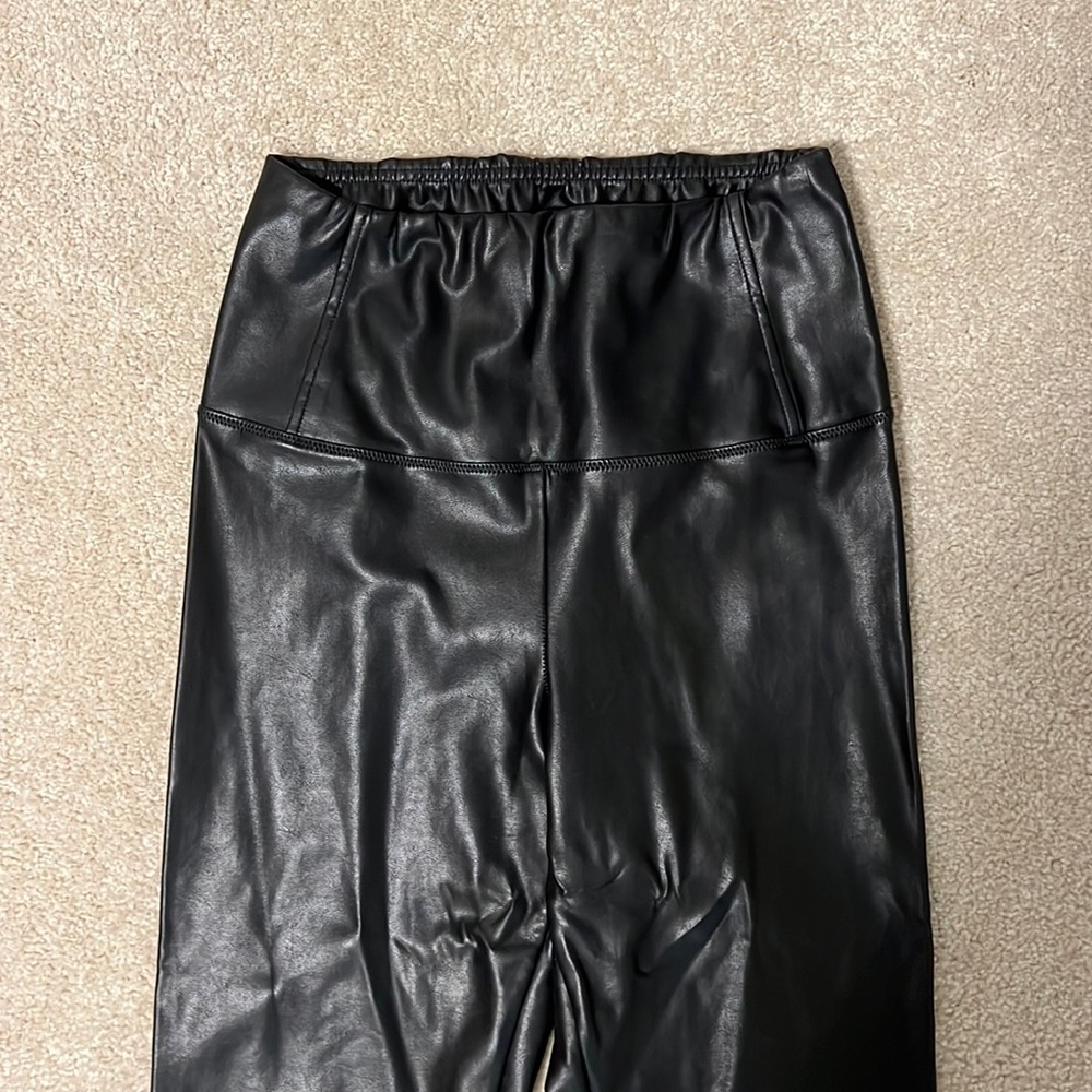 Aritzia, Wilfred Free. Size S. Black faux leather skinny pants.